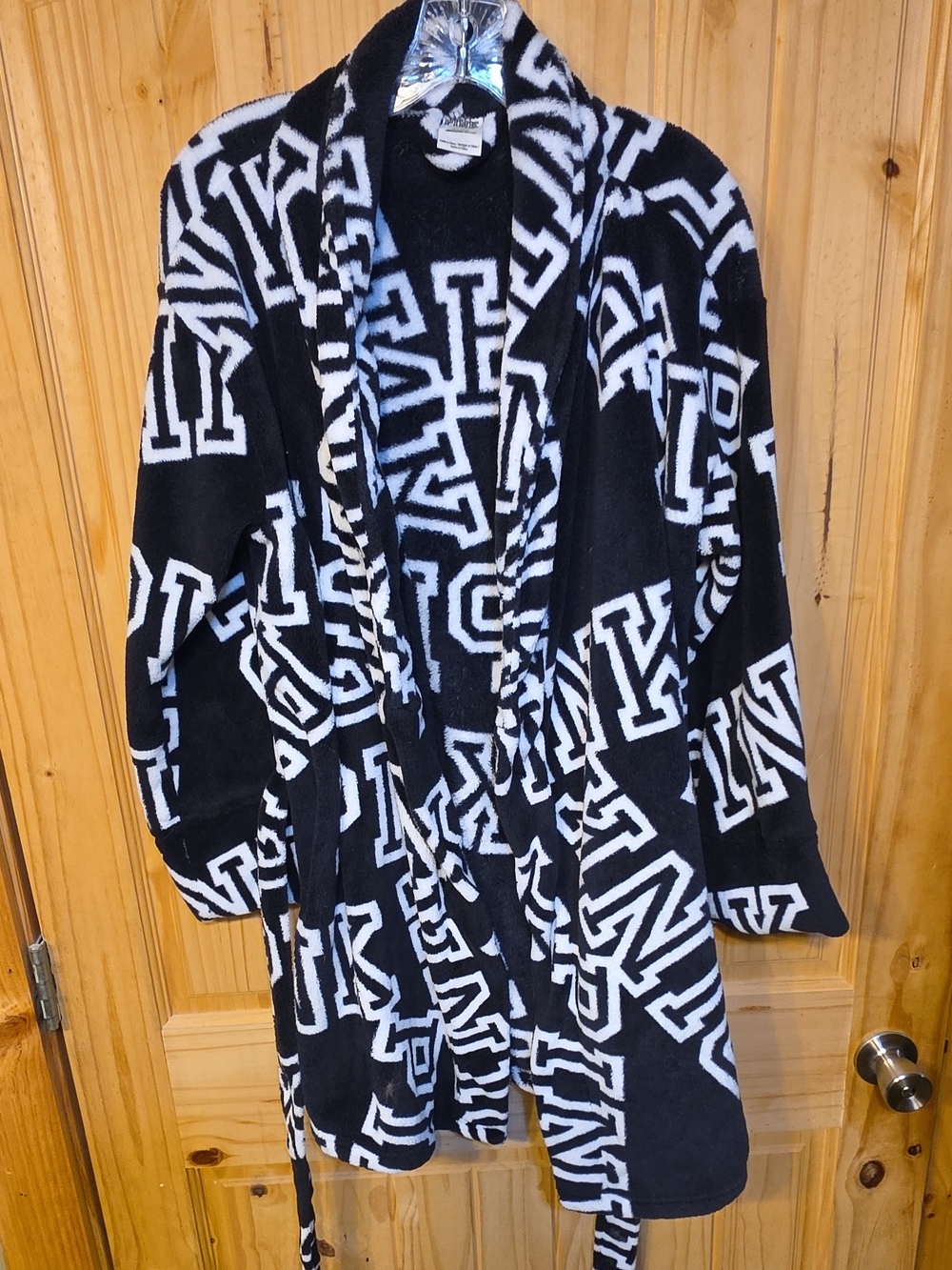 PINK Victoria's Secret Black and White BathRobe